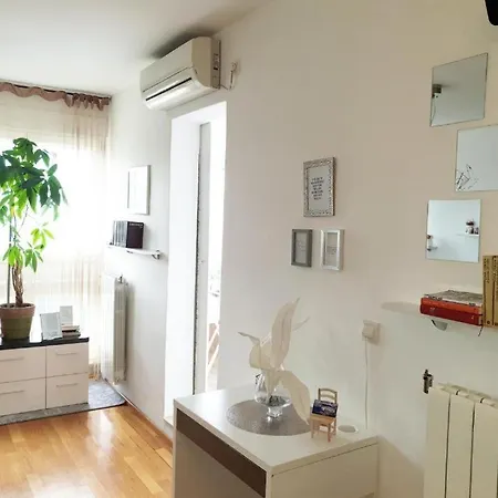 Apartament Maris *