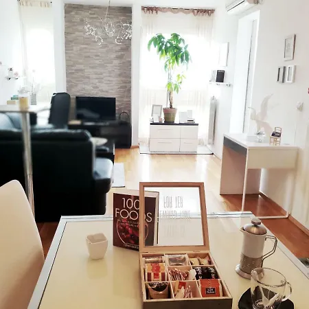 Apartament Maris *